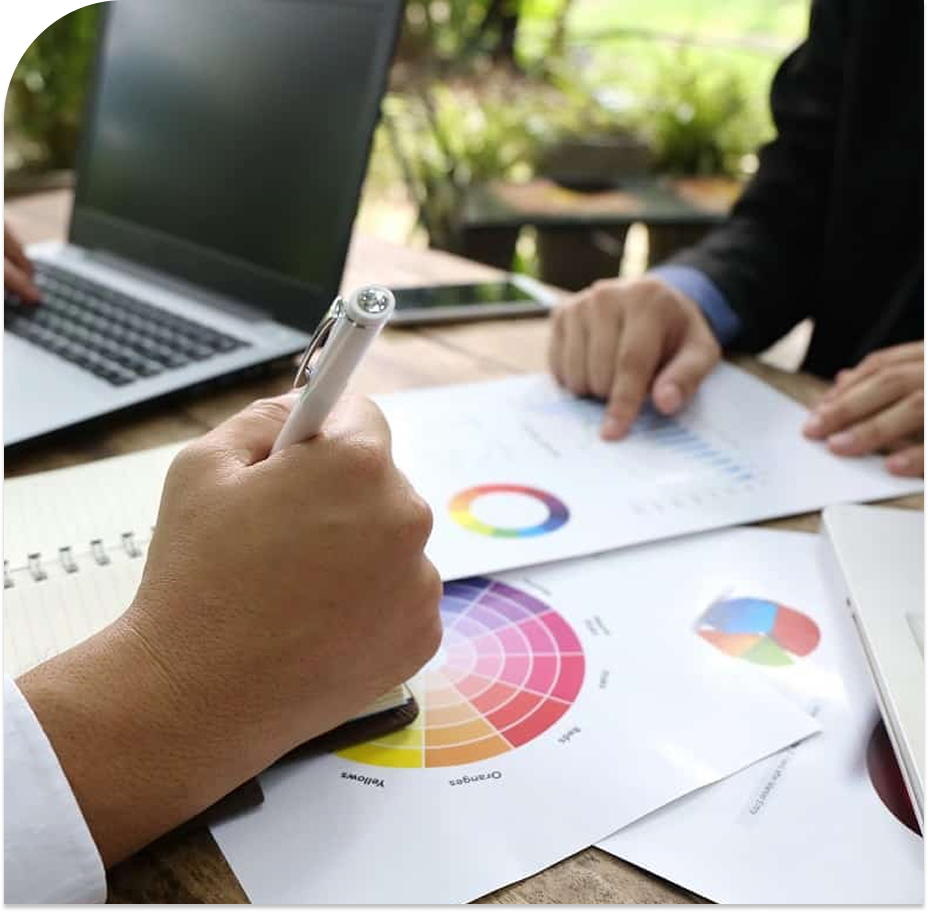 Marketing digital, Análisis de datos, Benchmarking, Estrategias de marketing, Comparación de métricas, Estudio de mercado, Optimización de resultados, Métricas de rendimiento, Informes de Marketing, Gestión digital