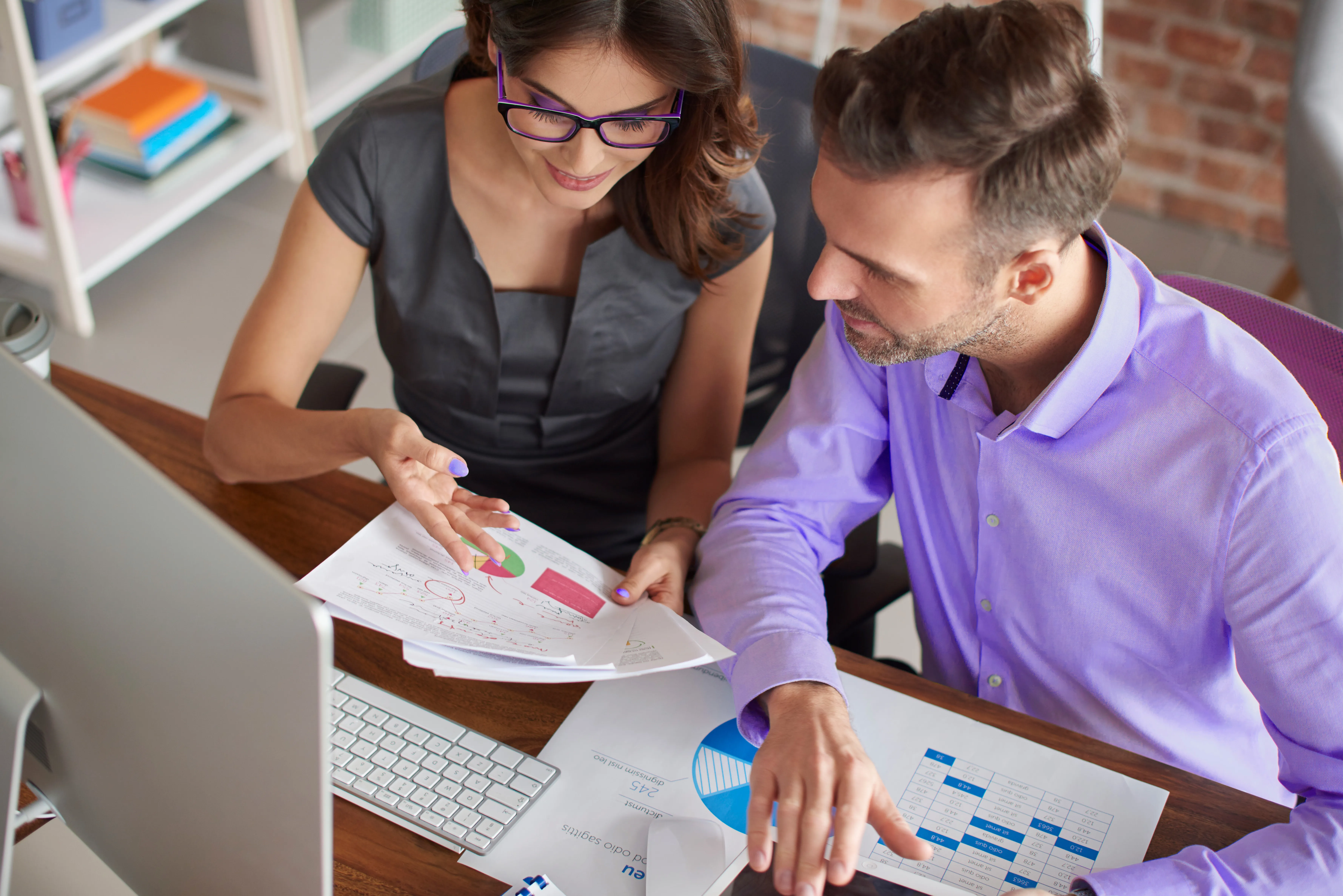 Planificación estratégica de contenido con cronogramas visuales para redes sociales y campañas digitales